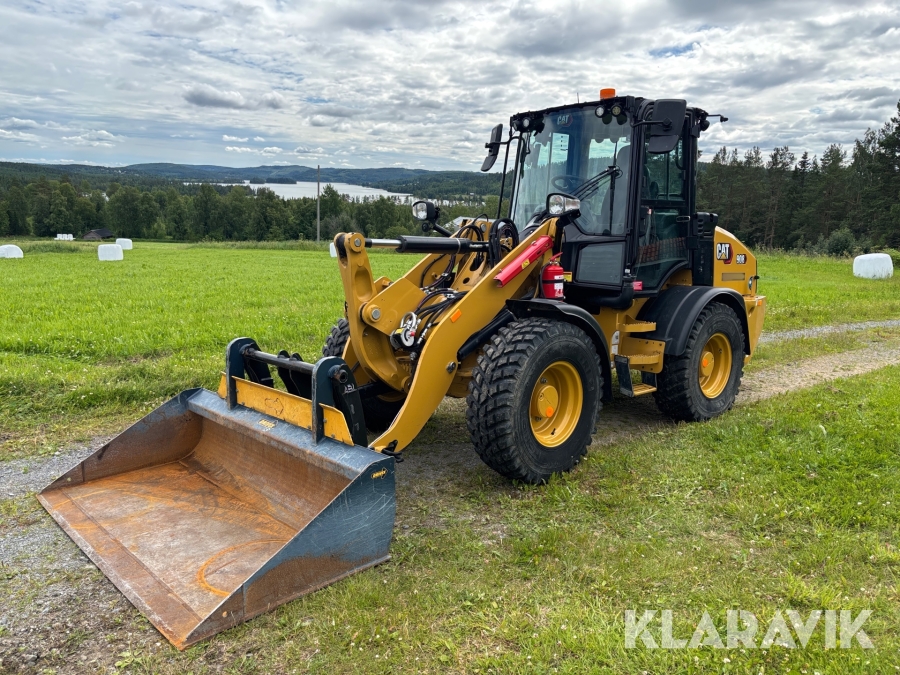 Hjullastare CAT 908 Nextgen Highflow med flera redskap