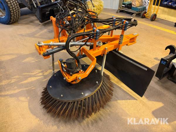 Ogräsborste Nesbo UK 725 R/L