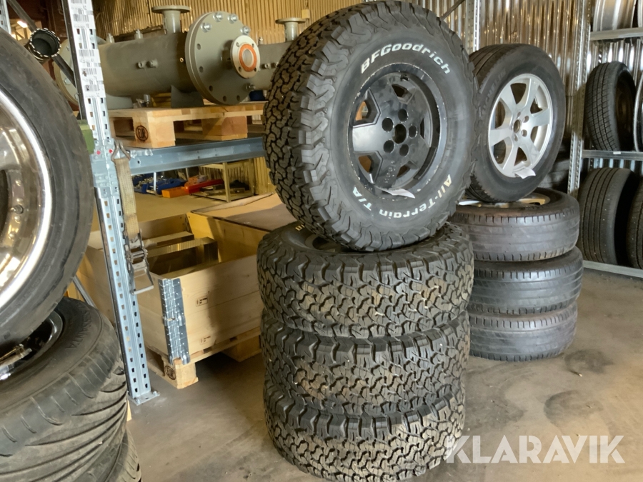 Däck på fälg till Jeep Wrangler