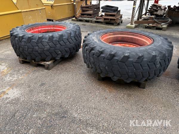 Däck 520/70B34 - 18,4-34 på fälg 2 st
