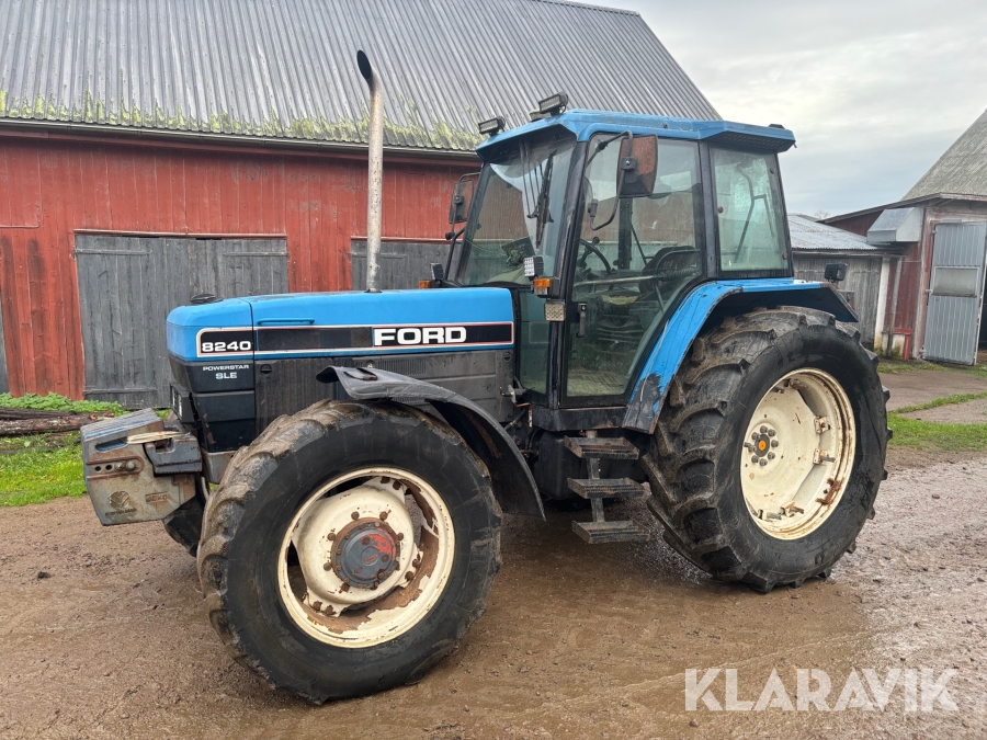 Traktor Ford 8240