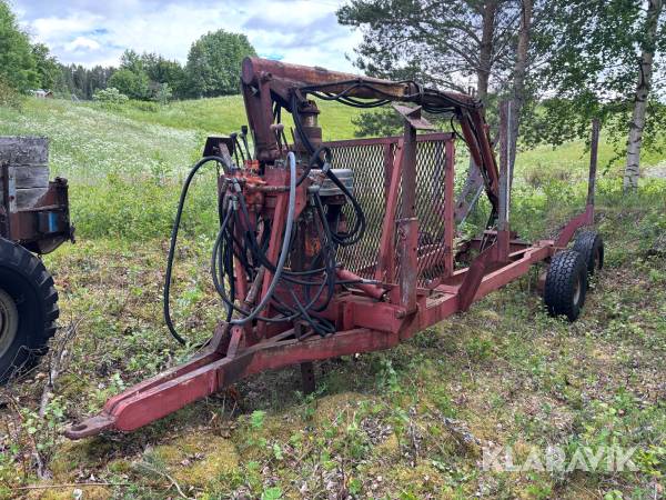 Skogsvagn med kran