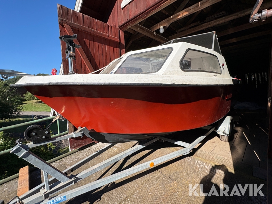 Fiskebåt med kärra