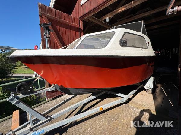 Fiskebåt med kärra
