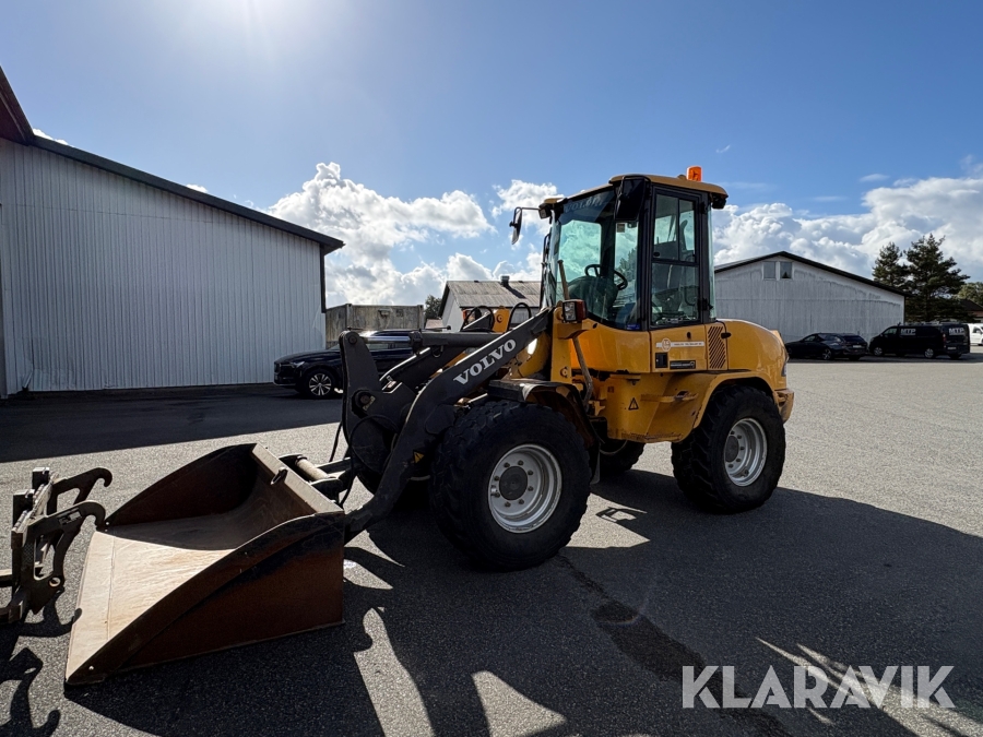 Hjullastare Volvo L30B PRO med skopa och gafflar