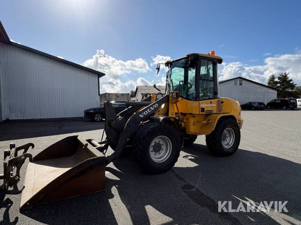 Hjullastare Volvo L30B PRO med skopa och gafflar