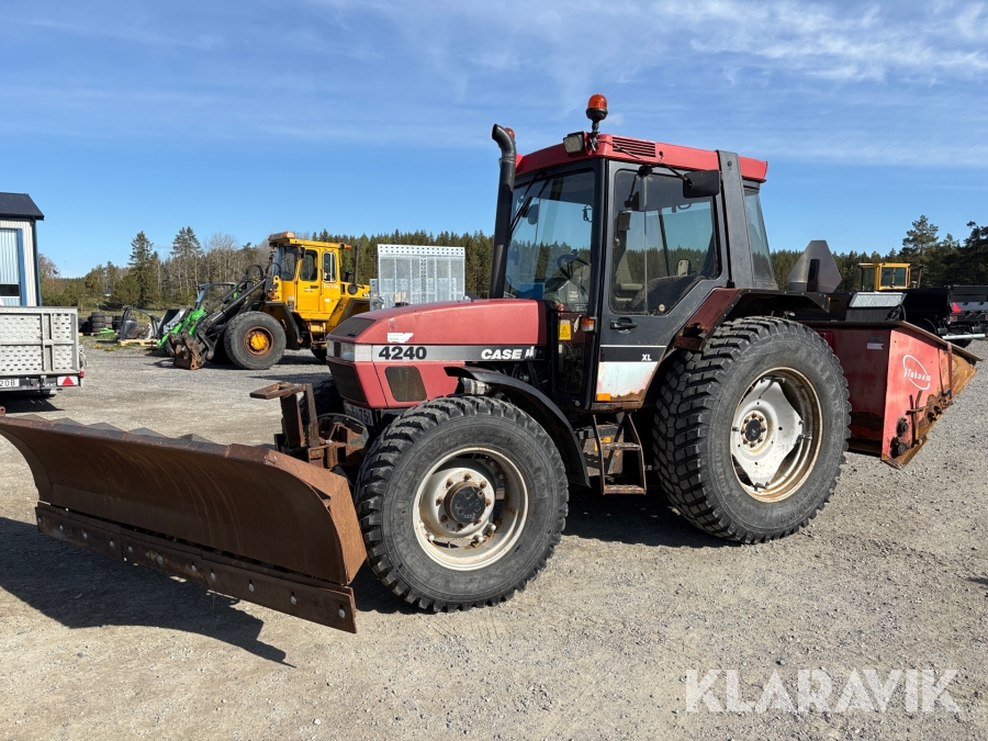 Traktor Case 4240 vinterutrustad