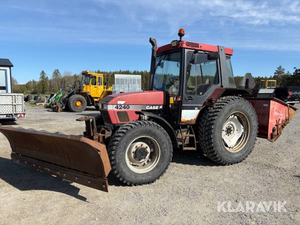 Traktor Case 4240 vinterutrustad
