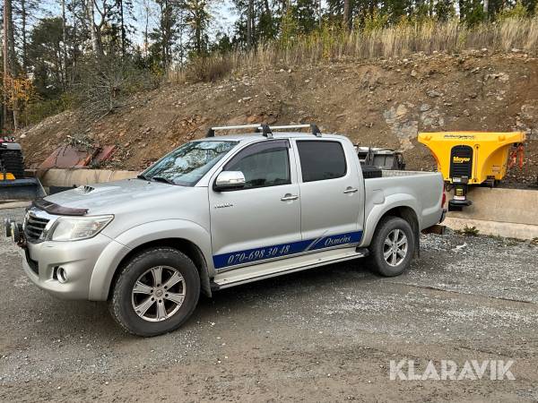 Pickup Toyota Hilux Double Cab 3.0 D-4D 4WD med Sandspridare