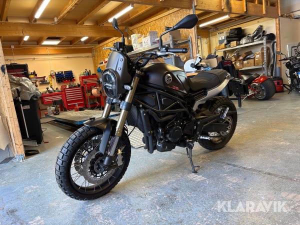 Motorcykel Benelli Trail 800