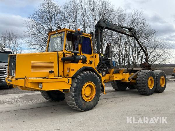 Dumper Volvo BM 5350B med lastväxlare och kran