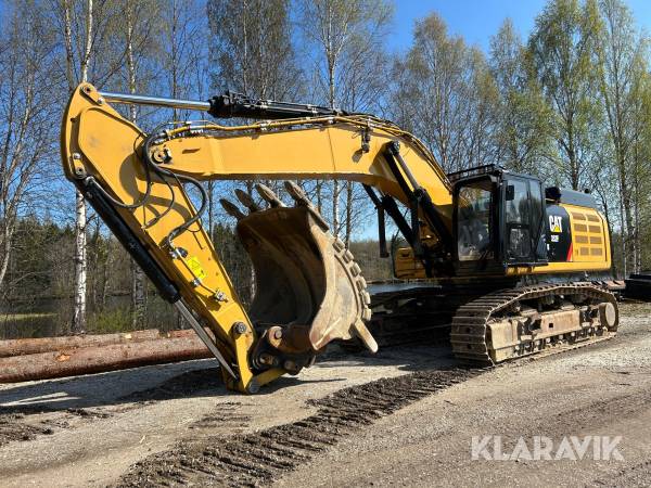 Grävmaskin CAT 352F med redskap