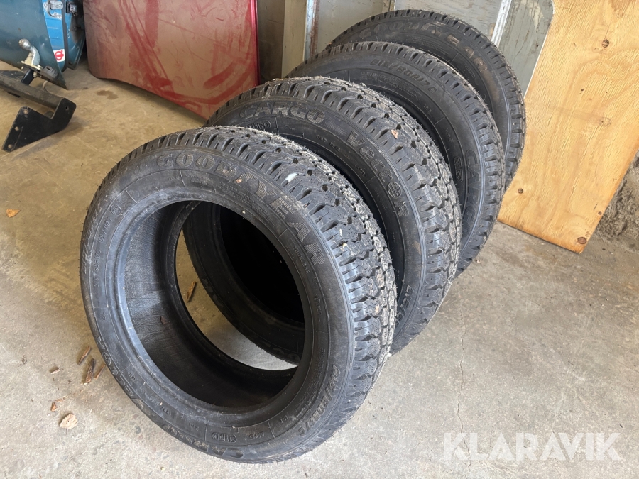 Personbilsdäck Goodyear 215/70R17C M+S