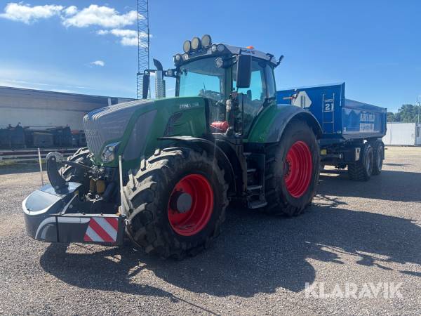 Traktor Fendt 828 Vario med Stronga växlarvagn