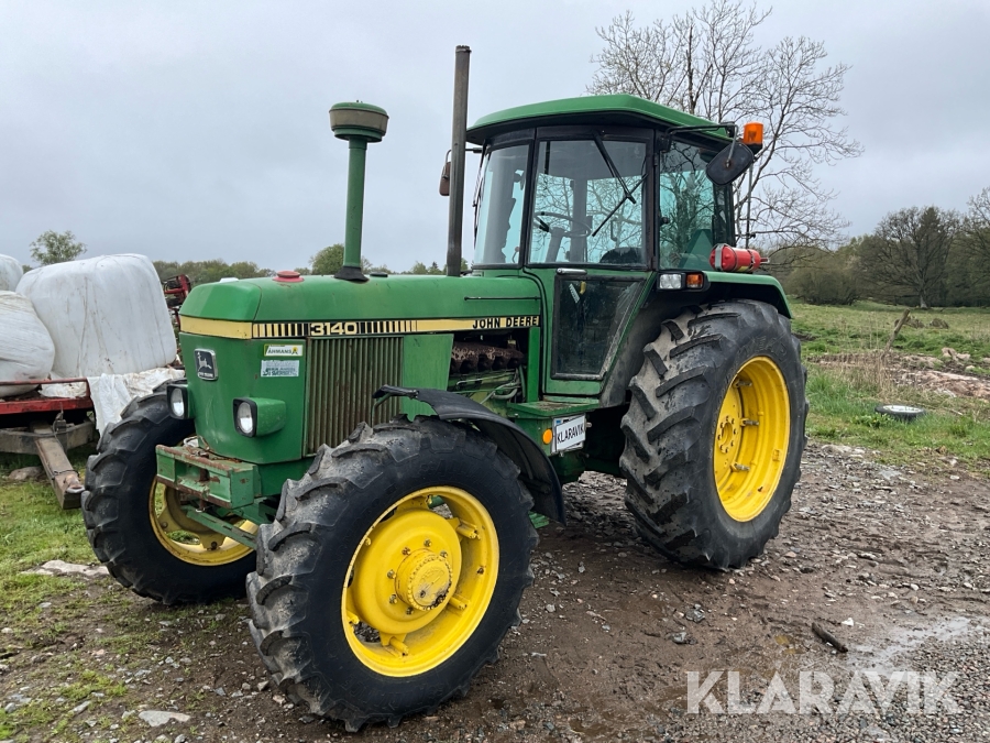 Traktor John Deere 3140 MFWD