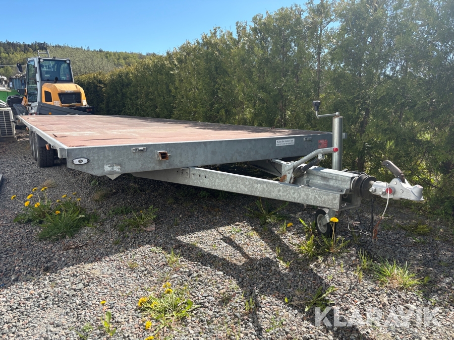 Maskinsläp NW Niewiadow 3 axlar 8m långt
