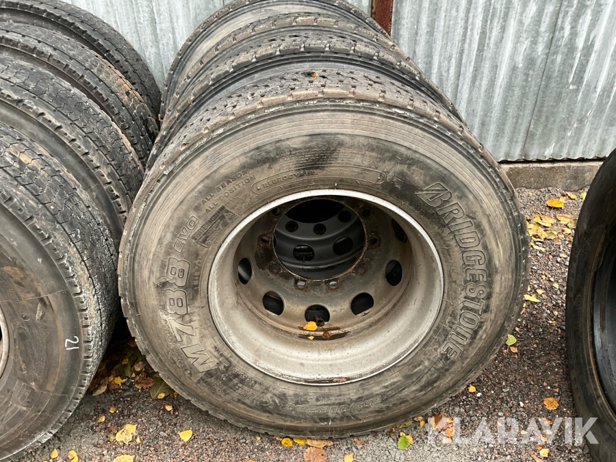 Lastbilsdäck Bridgestone 295/80R22,5 8st