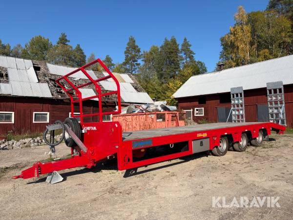3-Axlad Maskintrailer Chieftain med hydrauliska lastramper och 24 tons lastkapacitet
