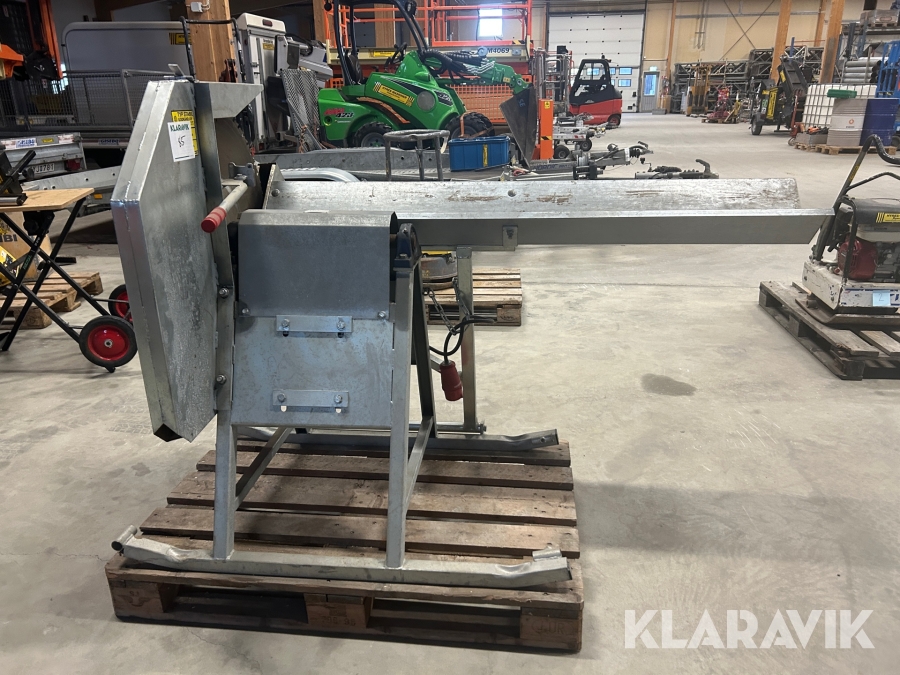 Vedkap med vagga Jula Stabil