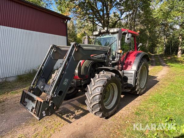Traktor Valtra N142 med frontlastare