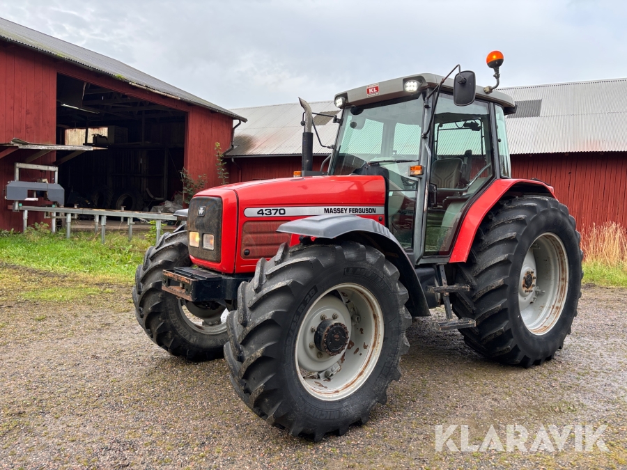 Traktor Massey Ferguson 4370 4wd med dubbelmontage