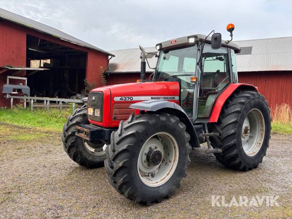 Traktor Massey Ferguson 4370 4wd med dubbelmontage