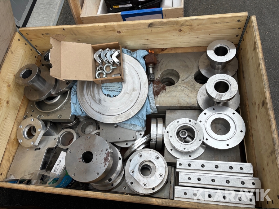 Pall med diverse aluminium och stål fixturer