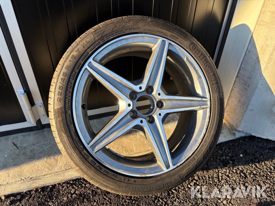 Sommardäck  225/45R18 Continental på fälg 