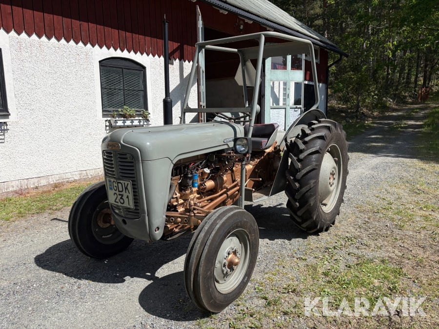 Veterantraktor Massey Ferguson 35 Guldkalv