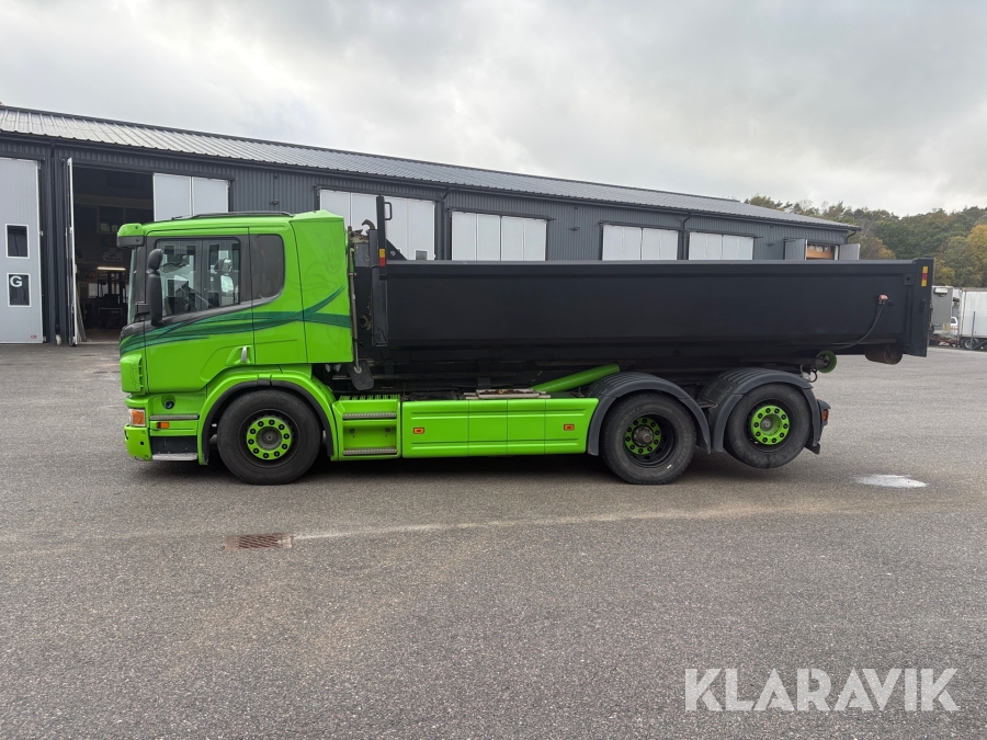 Lastväxlare Scania P 320 6x2 med flak