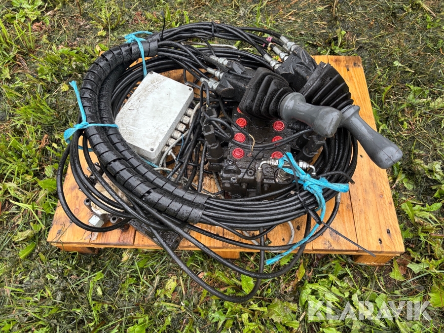 Hydraulpaket / ventilpaket med spakar för skogsvägar