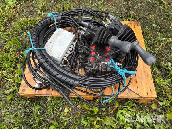 Hydraulpaket / ventilpaket med spakar för skogsvägar