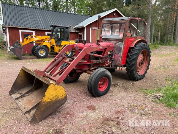 Traktor Volvo BM 350 Boxer med skopa och breda bakdäck