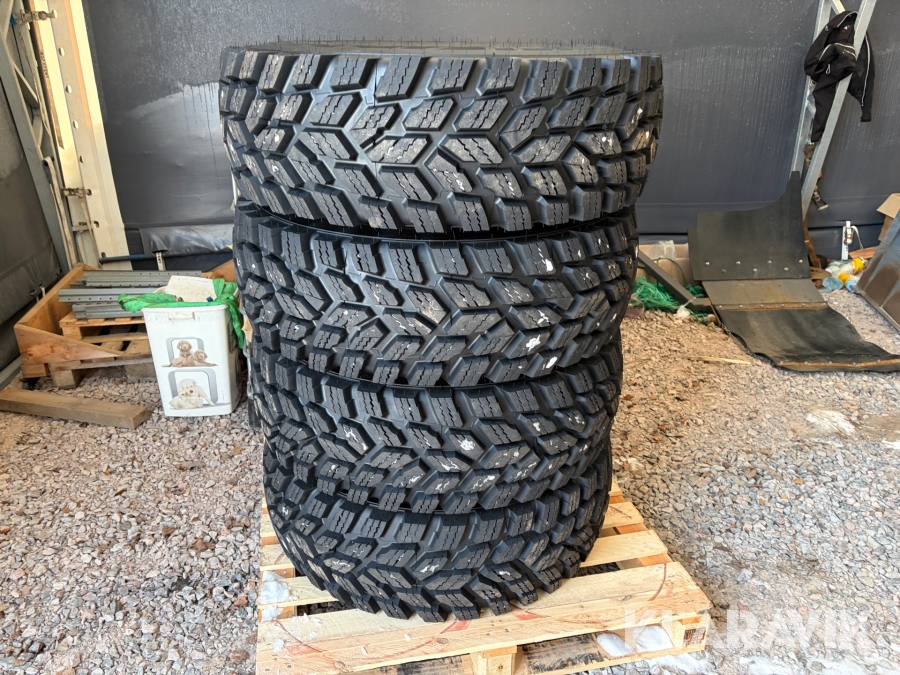 Vinterdäck med fälg Nokian Hakkapeliitta TRI 4st