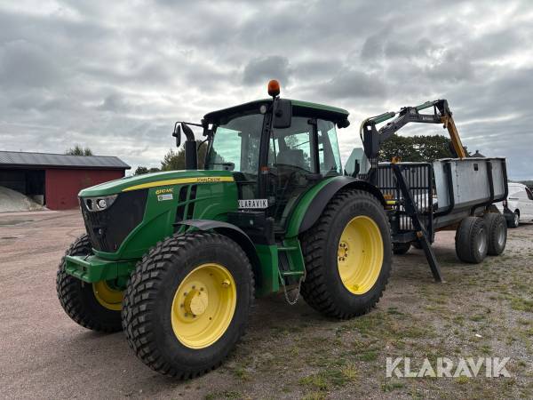 Traktor John Deere 6110MC med griplastarkärra