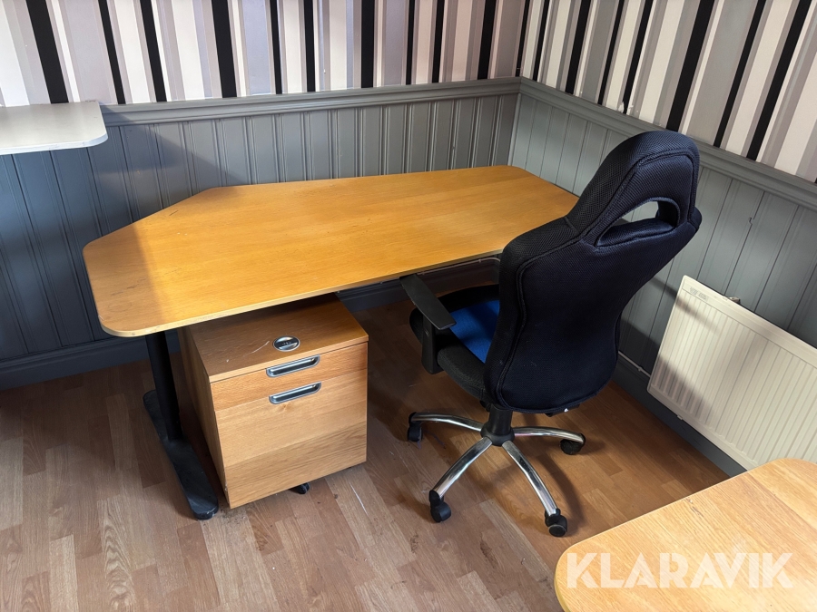 Skrivbord med hurts & stol