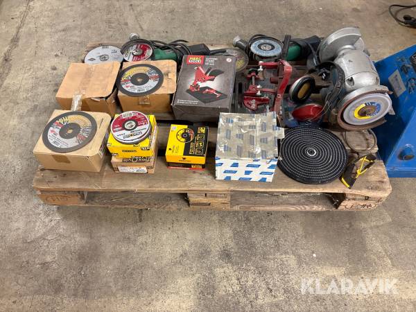 Pall med diverse verktyg