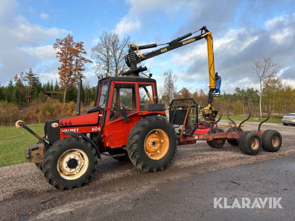 Traktor Valmet 604 med kran / vagn