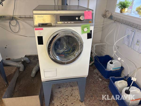 Tvättmaskin och torktumlare Miele Professional PW 6055 / PT 7136 med stativ