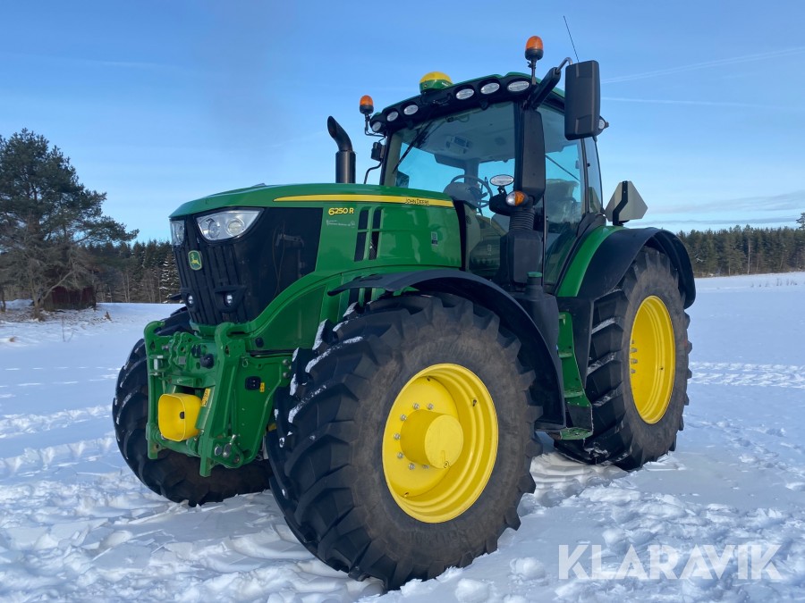 Traktor John Deere 6250 R med frontlyft