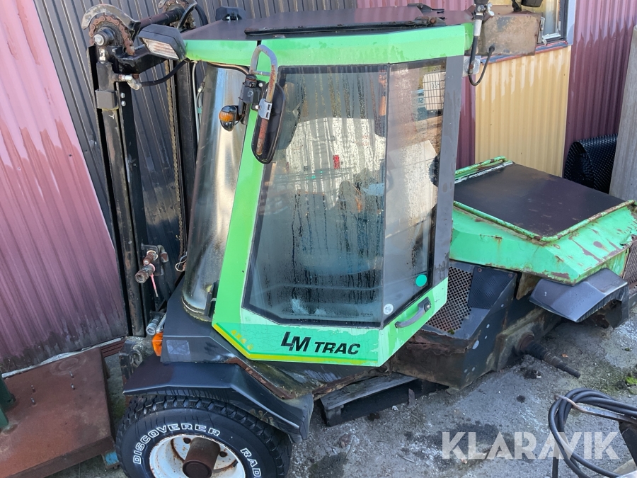 Redskapsbärare LM Trac LM 486 med redskap