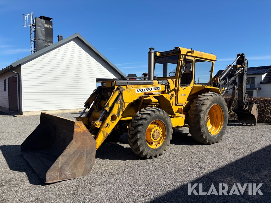 Traktorgrävare Volvo BM 646 med 6st skopor