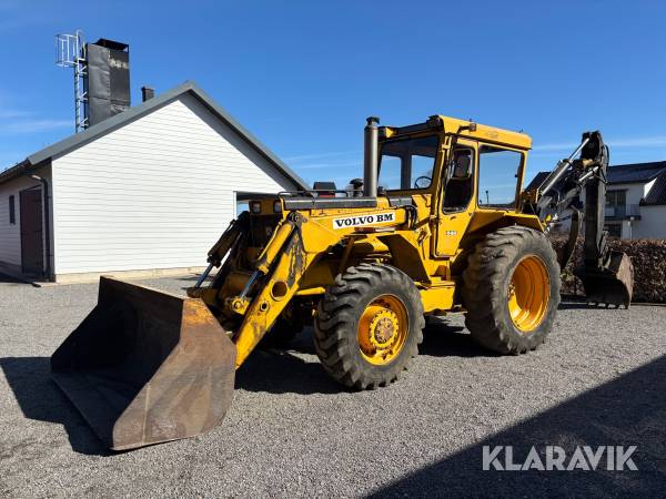 Traktorgrävare Volvo BM 646 med 6st skopor