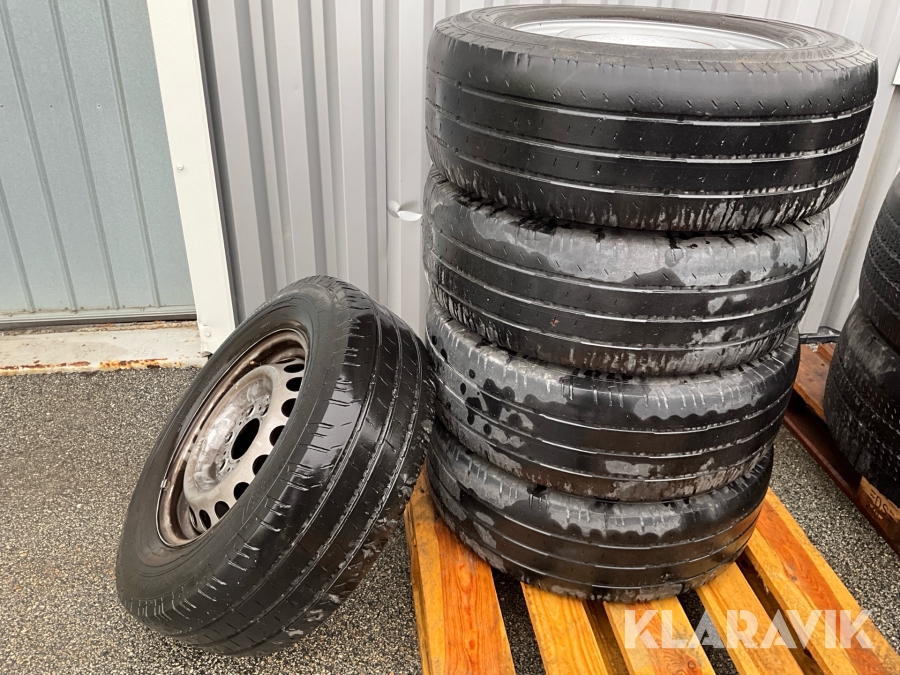 Däck på fälg 235/65-16C passar Mercedes Sprinter