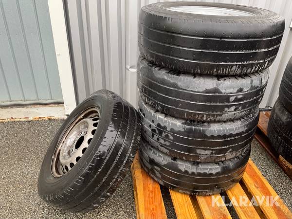Däck på fälg 235/65-16C passar Mercedes Sprinter