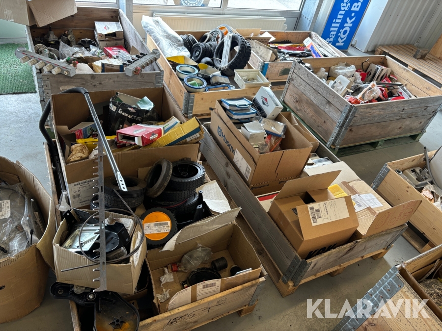 Diverse olika reservdelar till gräsklippare