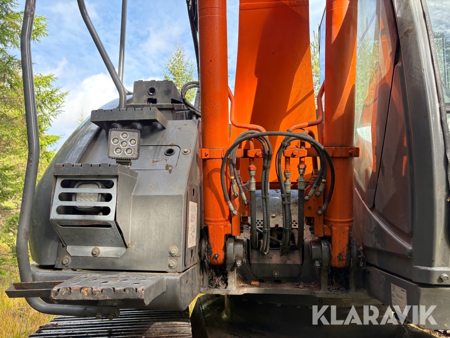 Grävmaskin Hitachi ZX135US-3 Skogsanpassad