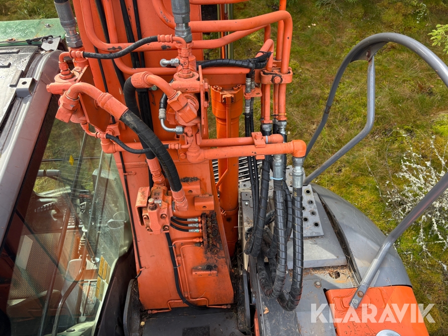 Grävmaskin Hitachi ZX135US-3 Skogsanpassad