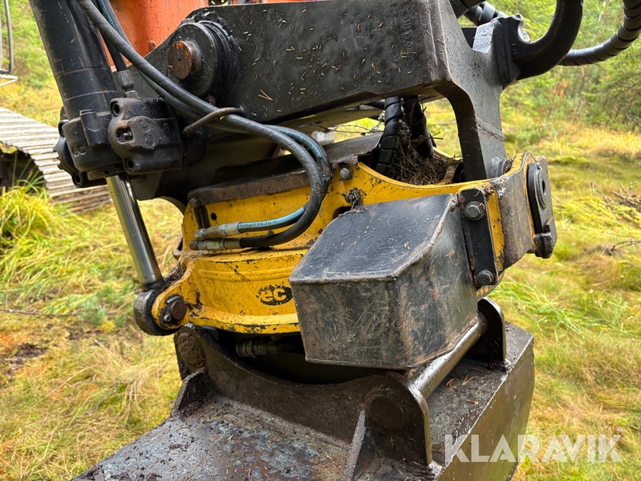 Grävmaskin Hitachi ZX135US-3 Skogsanpassad
