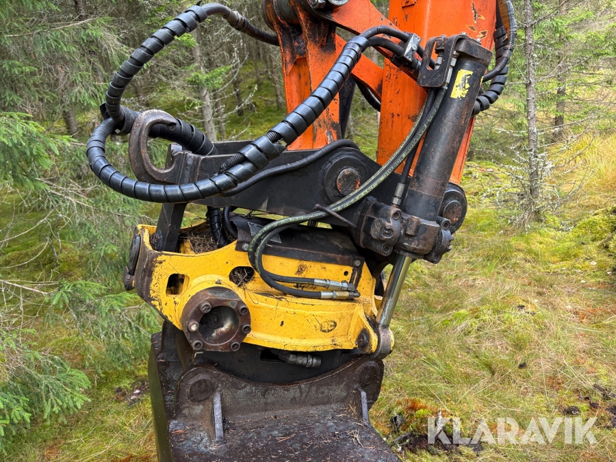 Grävmaskin Hitachi ZX135US-3 Skogsanpassad